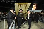 הדלקה בחצר הקודש מאדזשיץ