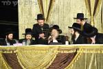 הדלקה בחצר הקודש מאדזשיץ