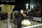 הדלקה בחצר הקודש מאדזשיץ