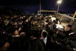 הונדערטער אידן זענען מתפלל אויפן ציון ביים יארצייט פון הייליגן צדיק רבי שלומקע זוועהילער זי"ע בראשות כ"ק אדמו"ר מזוועהיל שליט"א 