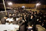 הונדערטער אידן זענען מתפלל אויפן ציון ביים יארצייט פון הייליגן צדיק רבי שלומקע זוועהילער זי"ע בראשות כ"ק אדמו"ר מזוועהיל שליט"א 