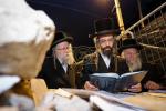 הונדערטער אידן זענען מתפלל אויפן ציון ביים יארצייט פון הייליגן צדיק רבי שלומקע זוועהילער זי"ע בראשות כ"ק אדמו"ר מזוועהיל שליט"א 