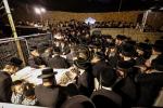 הונדערטער אידן זענען מתפלל אויפן ציון ביים יארצייט פון הייליגן צדיק רבי שלומקע זוועהילער זי"ע בראשות כ"ק אדמו"ר מזוועהיל שליט"א 