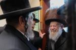 שמחת הברית פאר אור אייניקל פון כ"ק אדמו"ר מסלונים שליט"א, ווי די מוהל איז געווען ידיד נעוריו הרה"ק רבי יעקב מאיר שעכטער שליט"א 