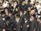 כ"ק אדמו"ר מסאדיגורא שליט"א טאנצט בחצר רשב"י