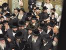 כ"ק אדמו"ר מסאדיגורא שליט"א טאנצט בחצר רשב"י