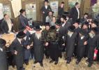 כ"ק אדמו"ר מסאדיגורא שליט"א טאנצט בחצר רשב"י