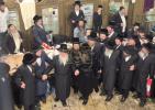 כ"ק אדמו"ר מסאדיגורא שליט"א טאנצט בחצר רשב"י