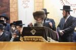 פולע גאלערי: הדלקה בחצר הקודש סקולען פון לעיקוואד