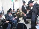 כ"ק אדמו"ר מאמשינוב שליט"א איז מנחם אבל ביים איידעם הגר"מ האלפרין שליט"א 