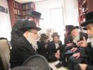 כ"ק אדמו"ר מאמשינוב שליט"א איז מנחם אבל ביים איידעם הגר"מ האלפרין שליט"א 