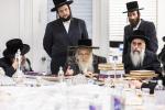 כ"ק אדמו"ר מצאנז קלויזענבורג שליט"א ביים סעודת פסח שני אין ביהמ"ד בביתו נאוה קודש 