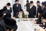 כ"ק אדמו"ר מצאנז קלויזענבורג שליט"א ביים סעודת פסח שני אין ביהמ"ד בביתו נאוה קודש 