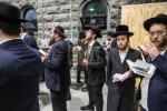 טויזנטער אידן ביים ציון הק' פון הרה"ק מבאבוב זצ"ל ליל ל"ג בעומר תשפ"ה