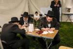 טויזנטער אידן ביים ציון הק' פון הרה"ק מבאבוב זצ"ל ליל ל"ג בעומר תשפ"ה