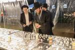 טויזנטער אידן ביים ציון הק' פון הרה"ק מבאבוב זצ"ל ליל ל"ג בעומר תשפ"ה