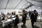 טויזנטער אידן ביים ציון הק' פון הרה"ק מבאבוב זצ"ל ליל ל"ג בעומר תשפ"ה