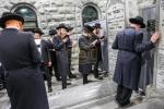 טויזנטער אידן ביים ציון הק' פון הרה"ק מבאבוב זצ"ל ליל ל"ג בעומר תשפ"ה