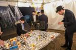 טויזנטער אידן ביים ציון הק' פון הרה"ק מבאבוב זצ"ל ליל ל"ג בעומר תשפ"ה
