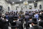 טויזנטער אידן ביים ציון הק' פון הרה"ק מבאבוב זצ"ל ליל ל"ג בעומר תשפ"ה