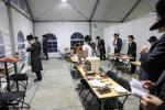 טויזנטער אידן ביים ציון הק' פון הרה"ק מבאבוב זצ"ל ליל ל"ג בעומר תשפ"ה