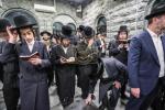 טויזנטער אידן ביים ציון הק' פון הרה"ק מבאבוב זצ"ל ליל ל"ג בעומר תשפ"ה