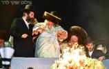 פולע גאלערי: הדלקה בחצר הקודש תולדות אברהם יצחק 