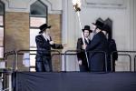 רייכע בילדער גאלערי פונעם הדלקה בראשות כ"ק גאב"ד סאטמאר מאנסי שליט"א 