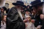 כ"ק אדמו"ר מצאנז שליט"א ביים ציון הרשב"י לכבוד די אפשערן פון א אור אייניקל
