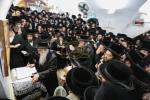 כ"ק אדמו"ר מצאנז שליט"א ביים ציון הרשב"י לכבוד די אפשערן פון א אור אייניקל