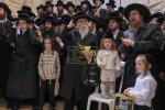 כ"ק אדמו"ר מצאנז שליט"א ביים ציון הרשב"י לכבוד די אפשערן פון א אור אייניקל