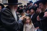 כ"ק אדמו"ר מצאנז שליט"א ביים ציון הרשב"י לכבוד די אפשערן פון א אור אייניקל