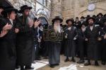 כ"ק אדמו"ר מצאנז שליט"א ביים ציון הרשב"י לכבוד די אפשערן פון א אור אייניקל