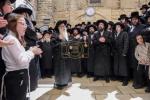 Main image for כ"ק אדמו"ר מצאנז שליט"א ביים ציון הרשב"י לכבוד די אפשערן פון א אור אייניקל