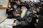 כ"ק אדמו"ר מצאנז שליט"א ביים ציון הרשב"י לכבוד די אפשערן פון א אור אייניקל