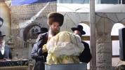 Main image for הדלקה בחצר הקודש סאדיגורא ירושלים שליט"א 