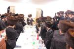 כ"ק אדמו"ר מדושינסקיא שליט"א מיט חסידים מוצאי שבת אין הר יונה