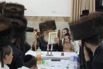 כ"ק אדמו"ר מדושינסקיא שליט"א מיט חסידים מוצאי שבת אין הר יונה