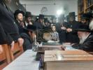 כ"ק אדמו"ר מדושינסקיא שליט"א באזוכט ביי כ"ק גאב"ד מאקאווא שליט"א 