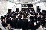 כ"ק אדמו"ר מסערעט וויזניץ שליט"א מתפלל ביים ציון פון הרה"ק אהבת ישראל מוויזניץ זצ"ל לרגל די יארצייט 