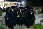כ"ק אדמו"ר מסערעט וויזניץ שליט"א מתפלל ביים ציון פון הרה"ק אהבת ישראל מוויזניץ זצ"ל לרגל די יארצייט 