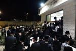 כ"ק אדמו"ר מסערעט וויזניץ שליט"א מתפלל ביים ציון פון הרה"ק אהבת ישראל מוויזניץ זצ"ל לרגל די יארצייט 