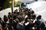 הונדערטער אידן זענען מתפלל אויפן ציון השל"ה הקדוש זי"ע לרגל ערב ראש חודש סיון 