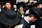 הונדערטער אידן זענען מתפלל אויפן ציון השל"ה הקדוש זי"ע לרגל ערב ראש חודש סיון 