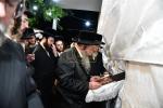 הונדערטער אידן זענען מתפלל אויפן ציון השל"ה הקדוש זי"ע לרגל ערב ראש חודש סיון 