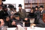 האדמו"ר מתולדות אברהם יצחק שליט"א ביי ביקור גומלין ביי כ"ק אדמו"ר מדושינסקיא שליט"א אין הר יונה