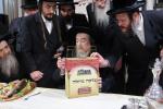  הרה"ק רבי יעקב מאיר שעכטער שליט"א ביי סיום ששה סדרי משנה שנלמד בשיעור ע"י בנו הרב נתן יצחק שליט"א אין כולל שומרי החומות בבתי אונגרין