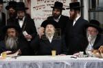  הרה"ק רבי יעקב מאיר שעכטער שליט"א ביי סיום ששה סדרי משנה שנלמד בשיעור ע"י בנו הרב נתן יצחק שליט"א אין כולל שומרי החומות בבתי אונגרין