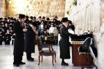 כ"ק אדמו"ר מסערעט וויזניץ שליט"א איז מתפלל ביים כותל נמערבי