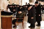 כ"ק אדמו"ר מסערעט וויזניץ שליט"א איז מתפלל ביים כותל נמערבי